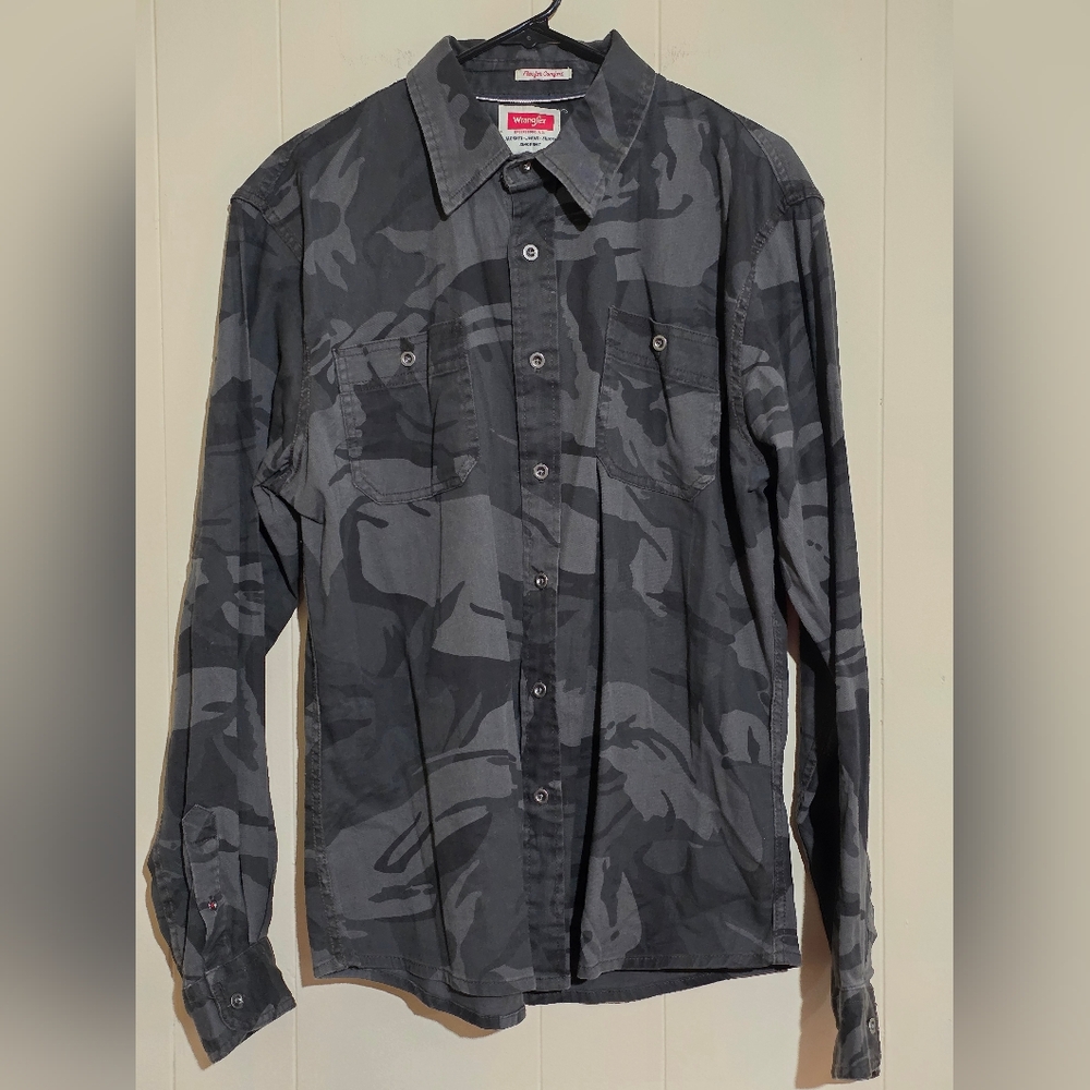 Wrangler Flex For Comfort Gray Camouflage Button Up Shirt